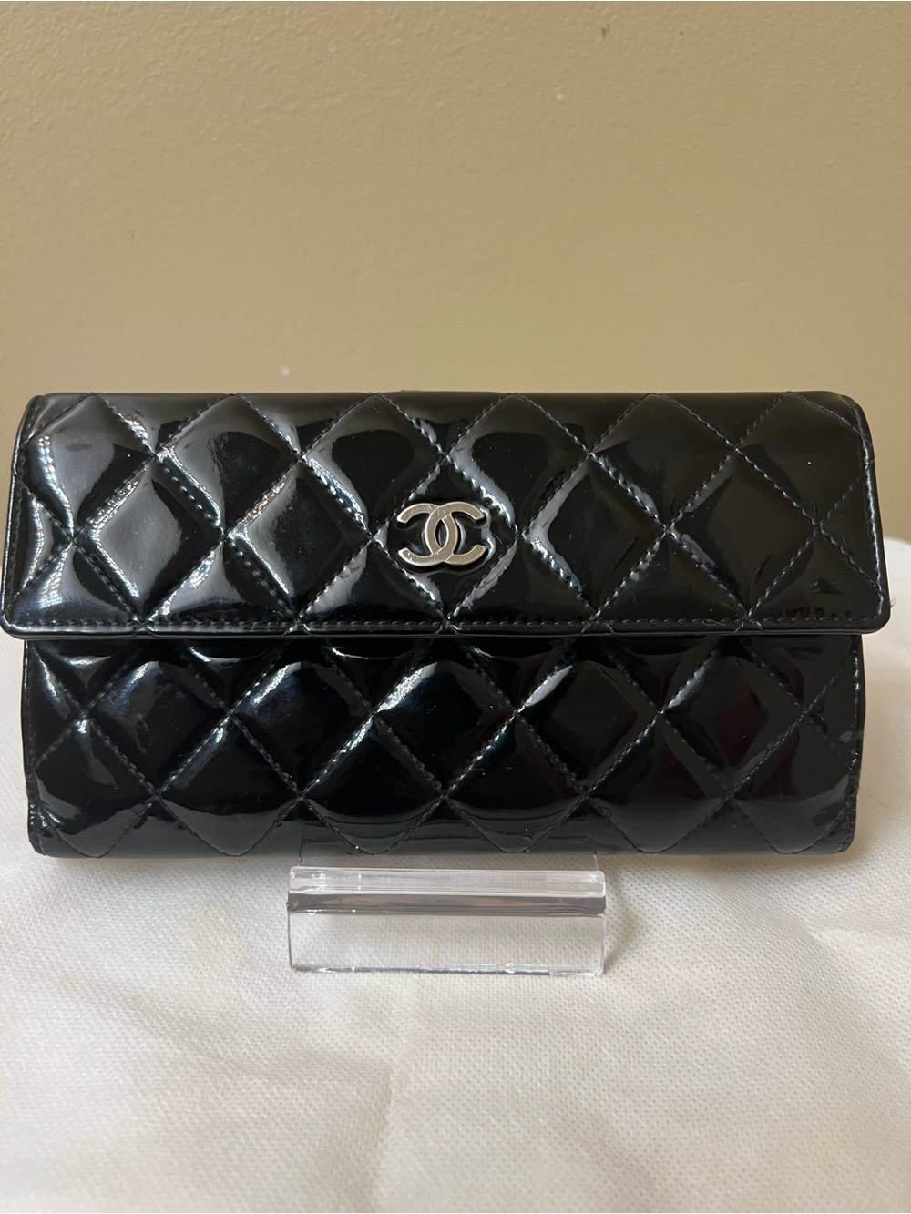 CHANEL Quilted Patent Long Leather Wallet - Picture 4 of 15